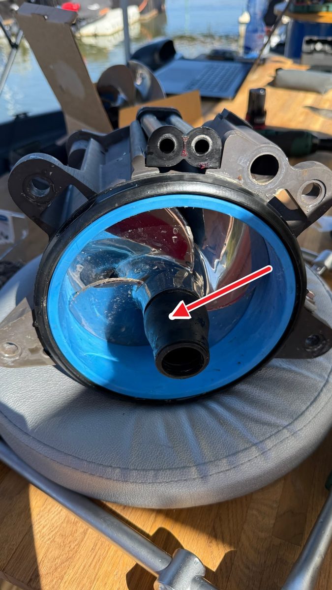 Rot Markierte Schwarze Impeller Cap Vor Dem Impeller