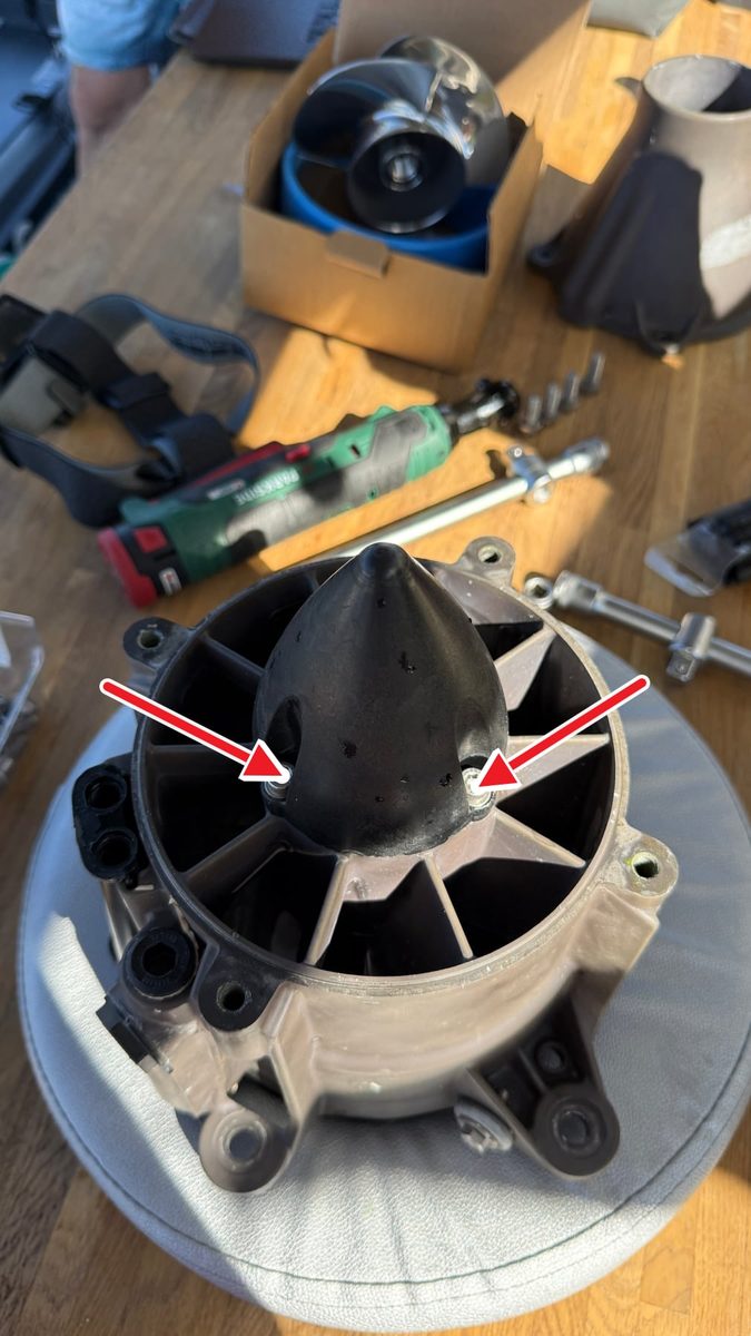 Rot Markierte H5-Schrauben An Der Impeller Nose Cone
