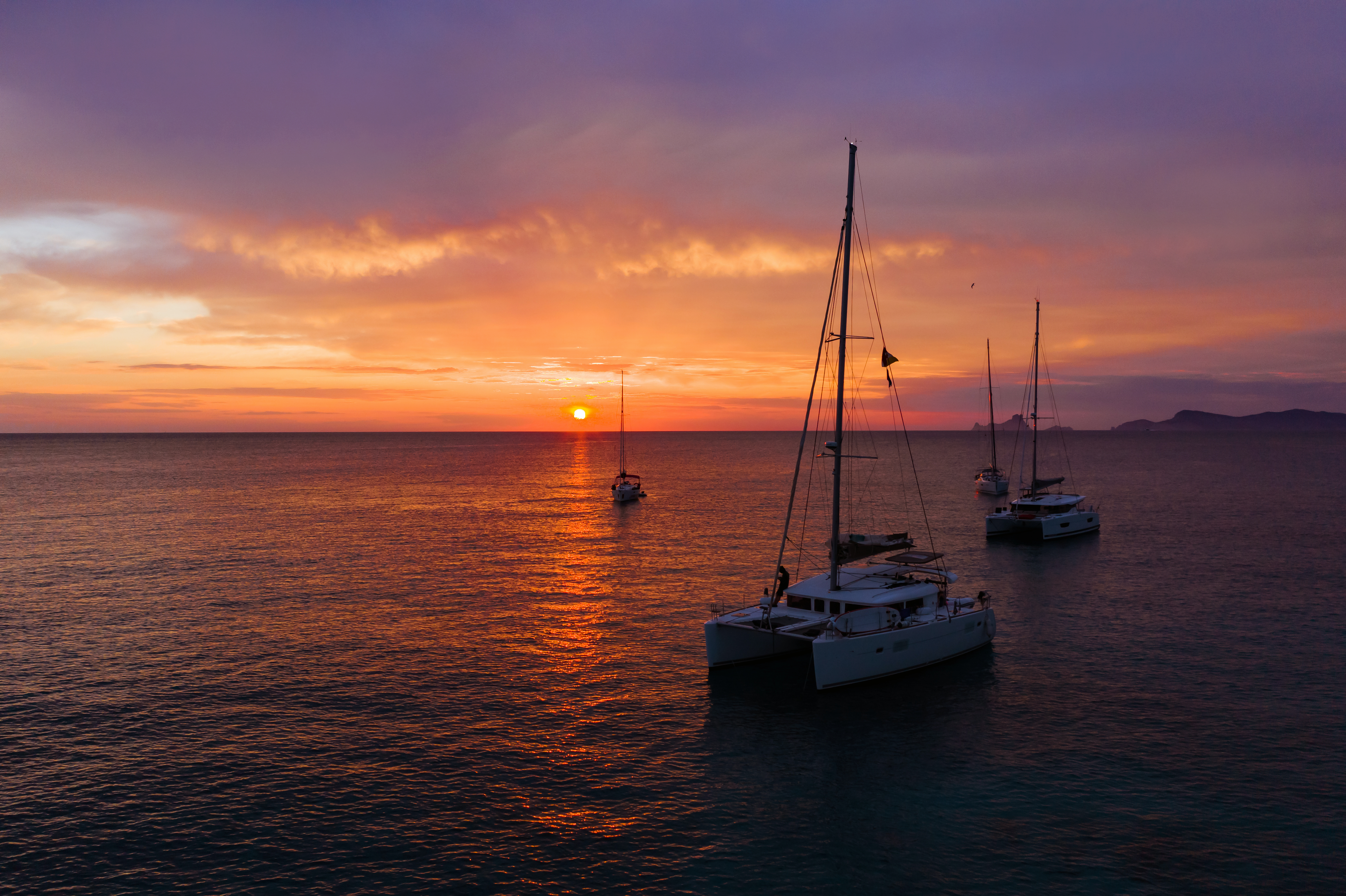 Segelboote Auf Dem Meer Bei Sonnenuntergang