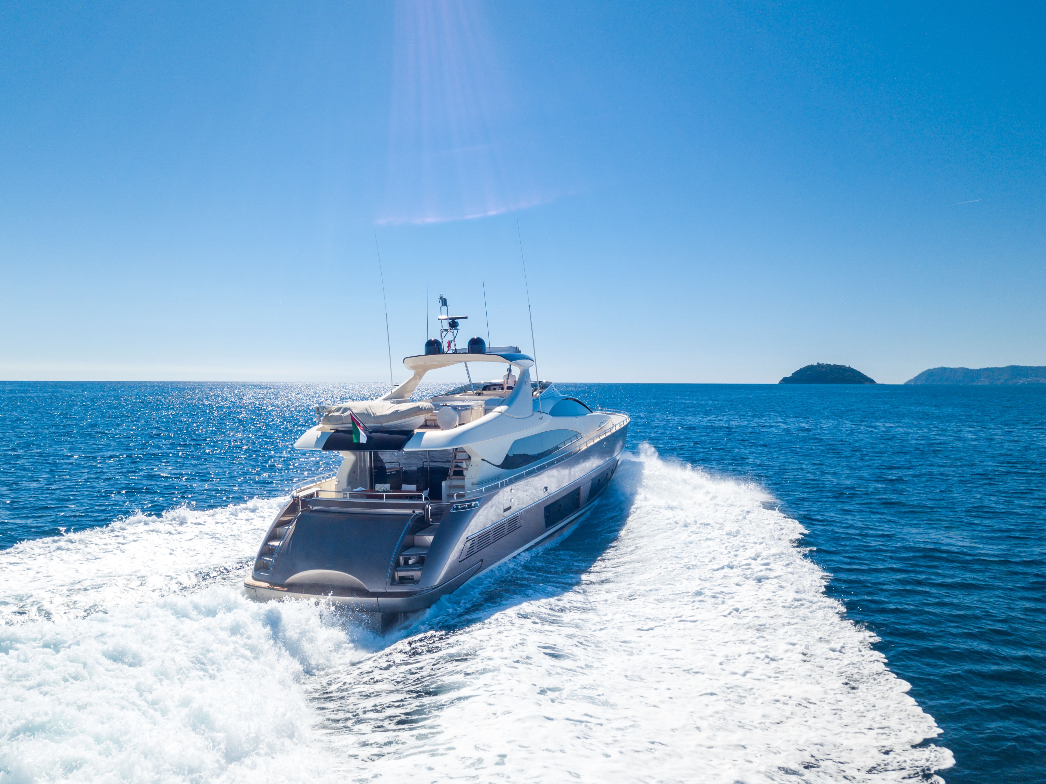 Segelyacht Bei Klarem Himmel Auf Dem Offenen Meer