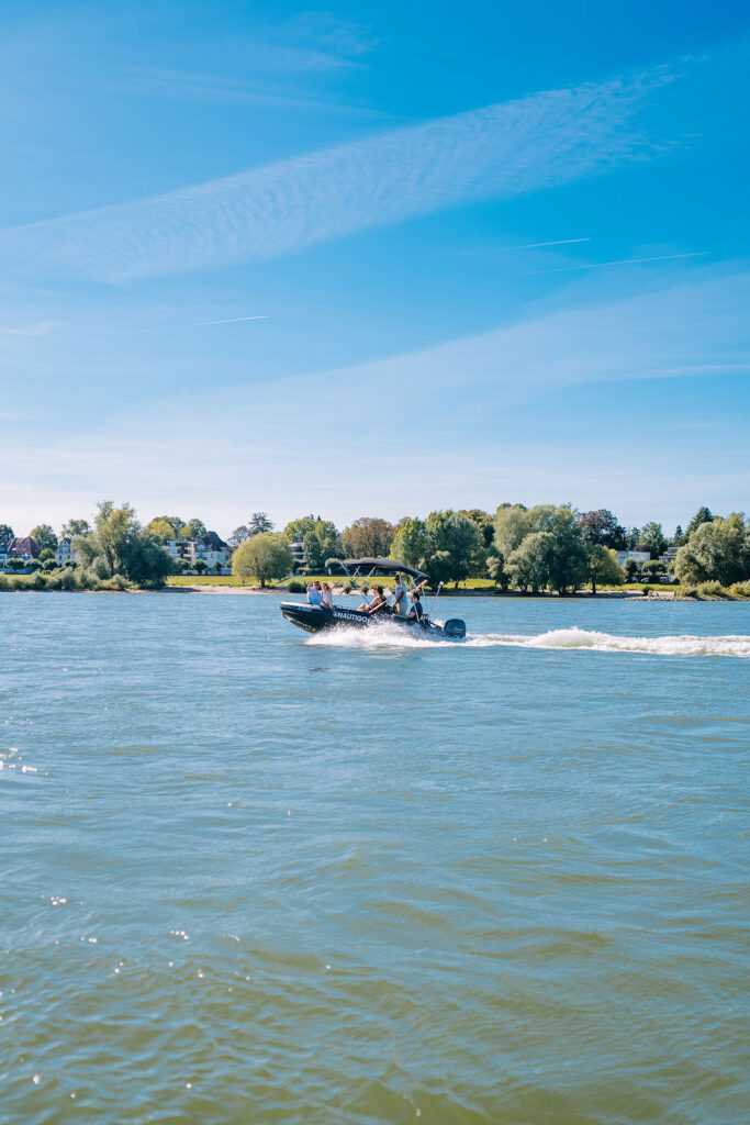 Sportboot In Fahrt Während Der Praxisausbildung