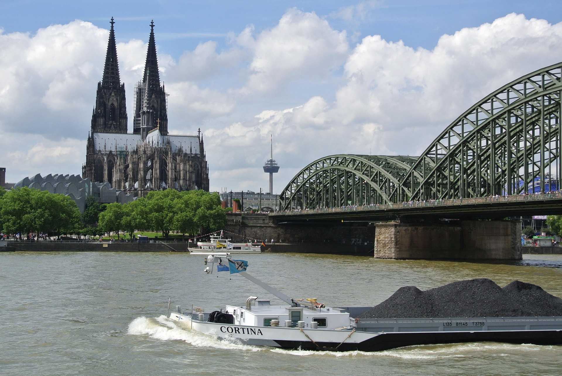 Rhein In Köln - Luftaufnahme Mit Hohenzollernbrücke Und Dom