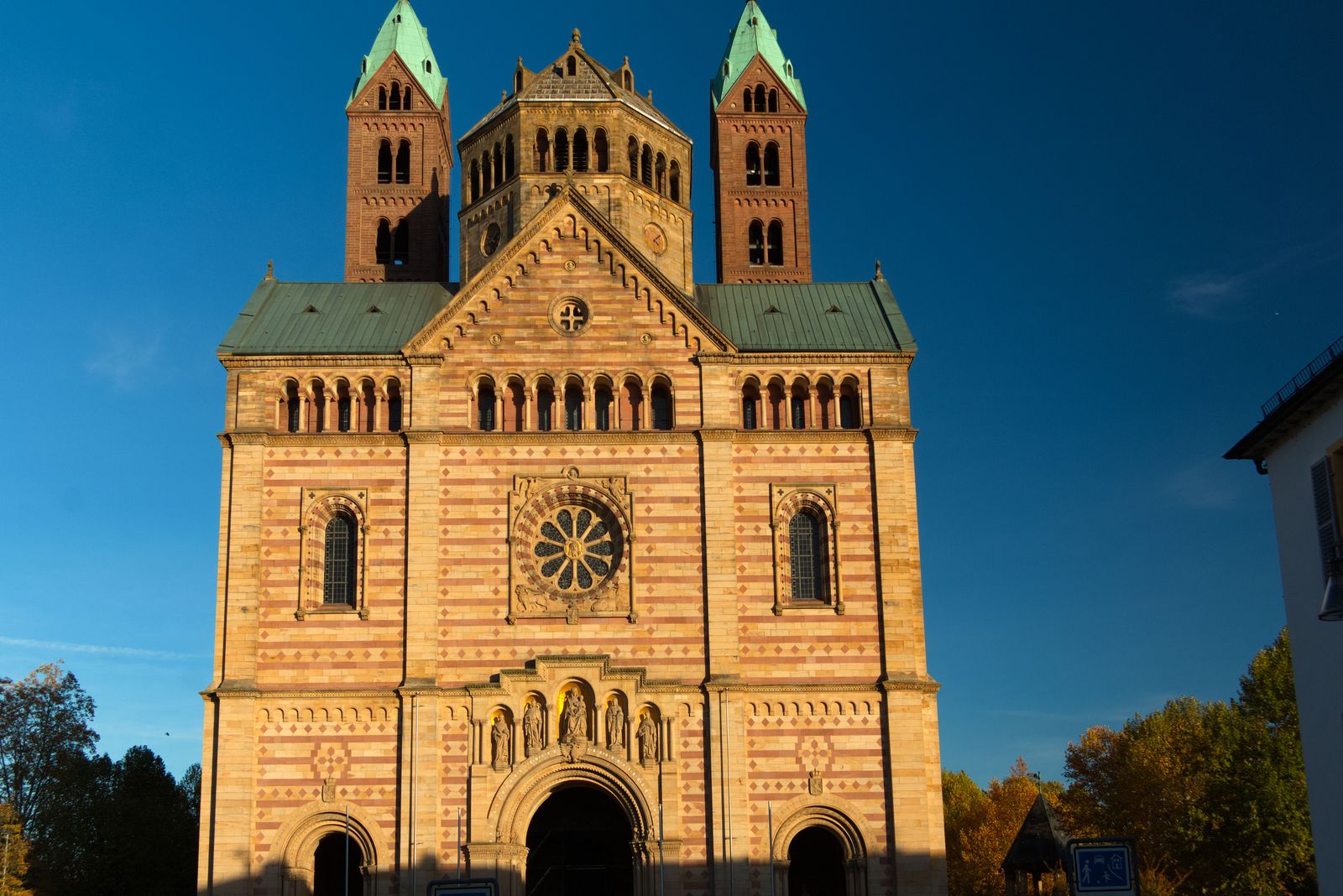 Dom Zu Speyer Vom Rhein