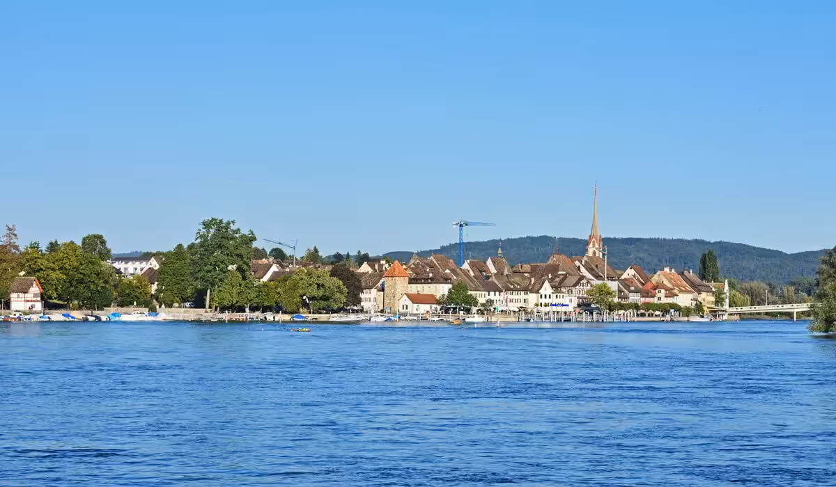 Bodenseeschifferpatent Online-Kurs (BSP) All-In-One Kategorie A+D+H - Nautigo Panorama Von Stein Am Rhein Vom Wagenhausen-Ufer, Hochrhein-Strecke