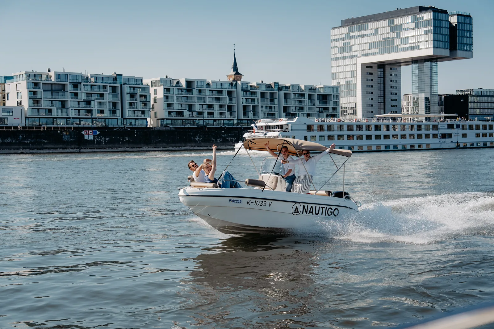 Fahrstunde Auf Dem Rhein Mit Kölner Panorama Im Hintergrund