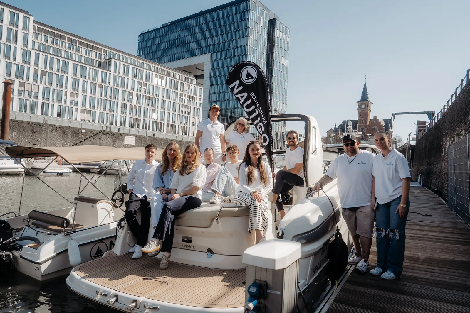 Kursgruppe Der Nautigo Bootsschule Am Steg In Köln