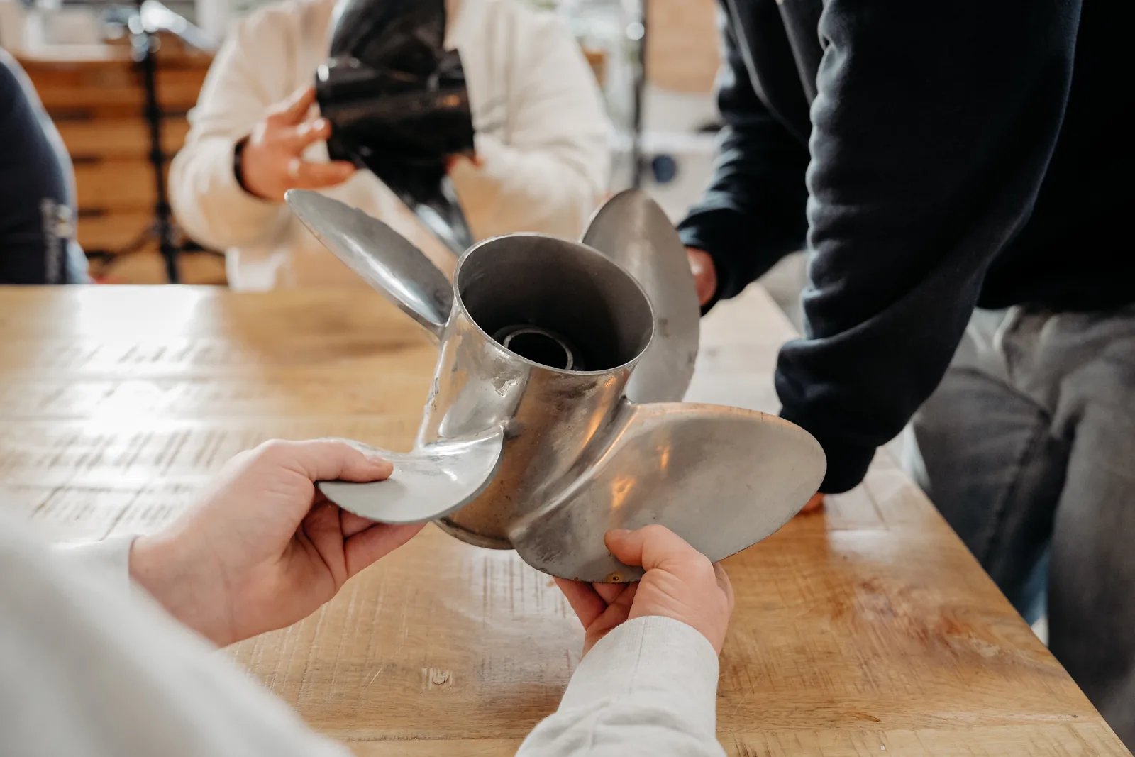 Propeller Eines Außenbordmotors Wird Im Technikunterricht Gezeigt