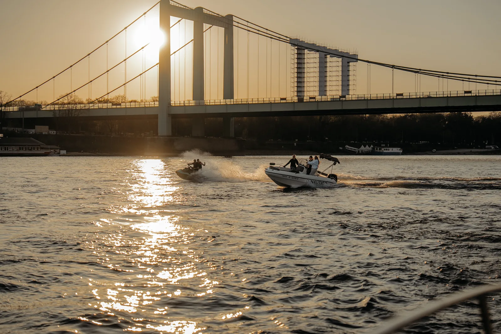 Sonnenuntergang Über Dem Rhein An Einer Rheinbrücke
