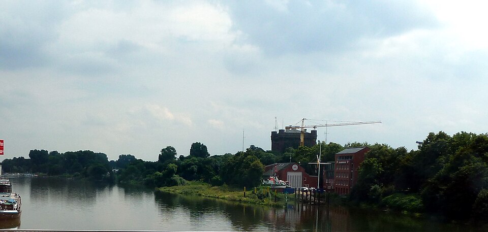 Bootsführerschein Bremen - Nautigo Weser In Bremen – Blick Auf Den Fluss Am Osterdeich