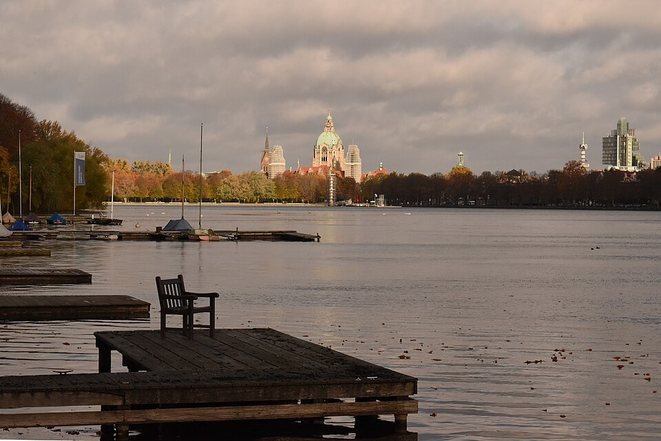 Maschsee Hannover Mit Blick Auf Das Neue Rathaus